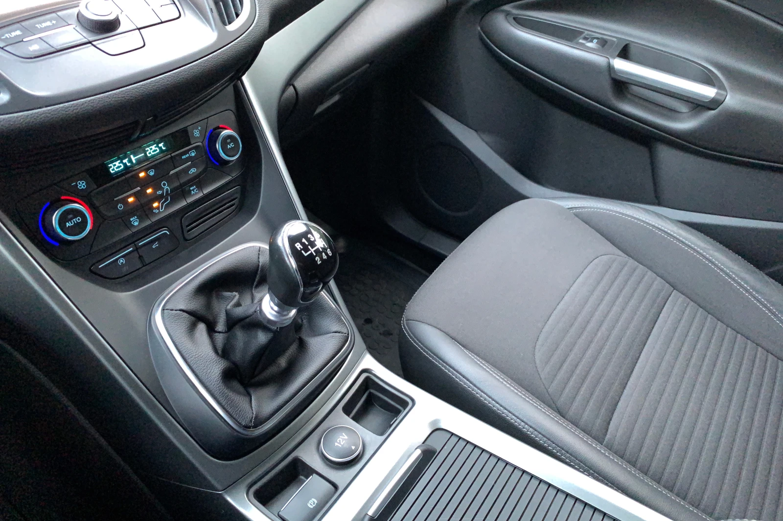Ford Kuga Titanium , снимка 17 - Автомобили и джипове - 55668206