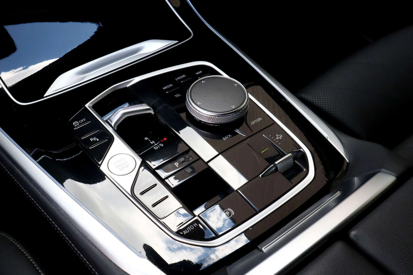 BMW X7 * 40i xDrive40i | MSportPro | Frozen * CARFAX * , снимка 11 - Автомобили и джипове - 56102744