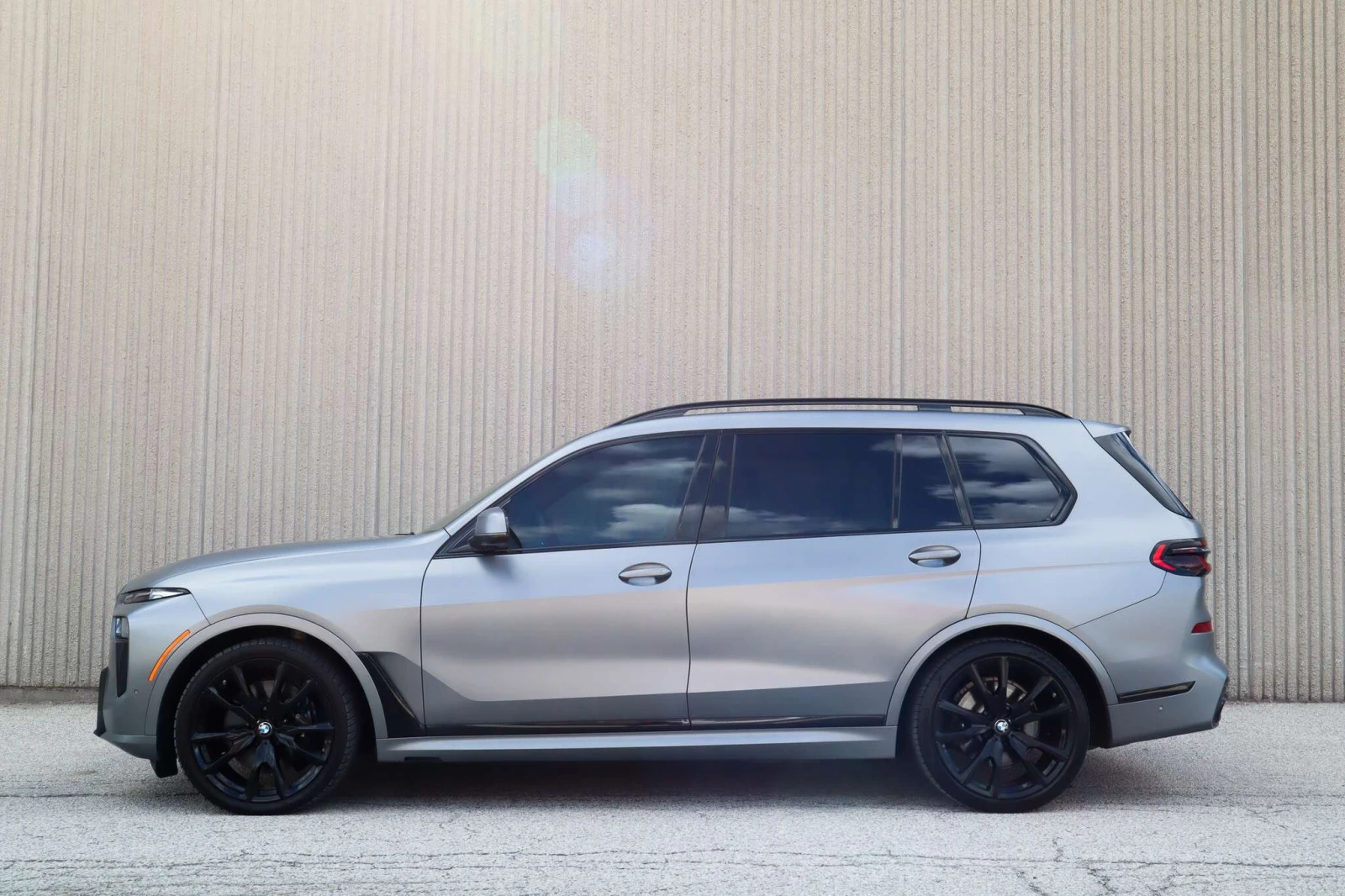 BMW X7 * 40i xDrive40i | MSportPro | Frozen * CARFAX * , снимка 2 - Автомобили и джипове - 56102744