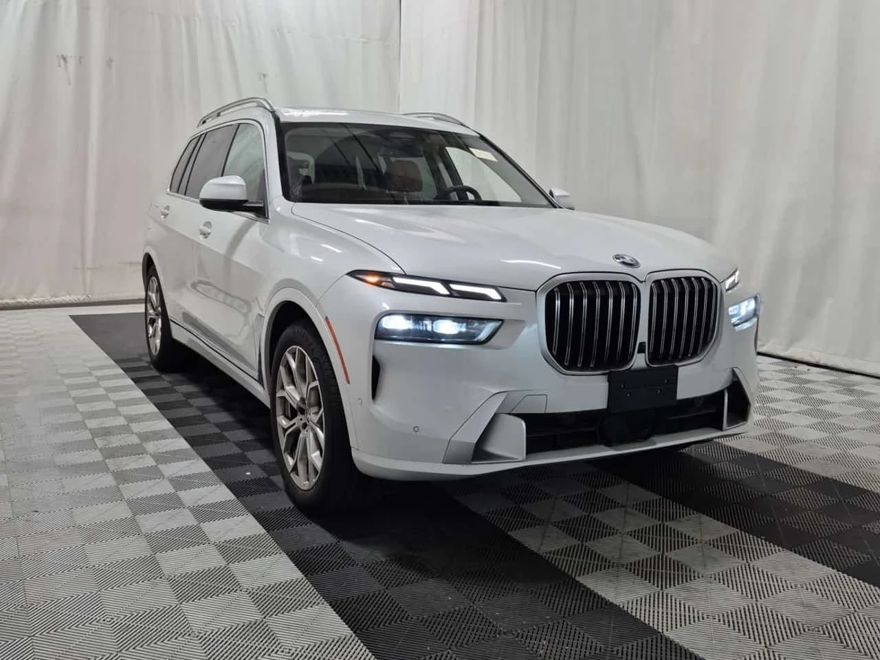 BMW X7 * xDrive40i * ���� ���������� * CARFAX * �� BMW *  | Mobile.bg � ����������� 2