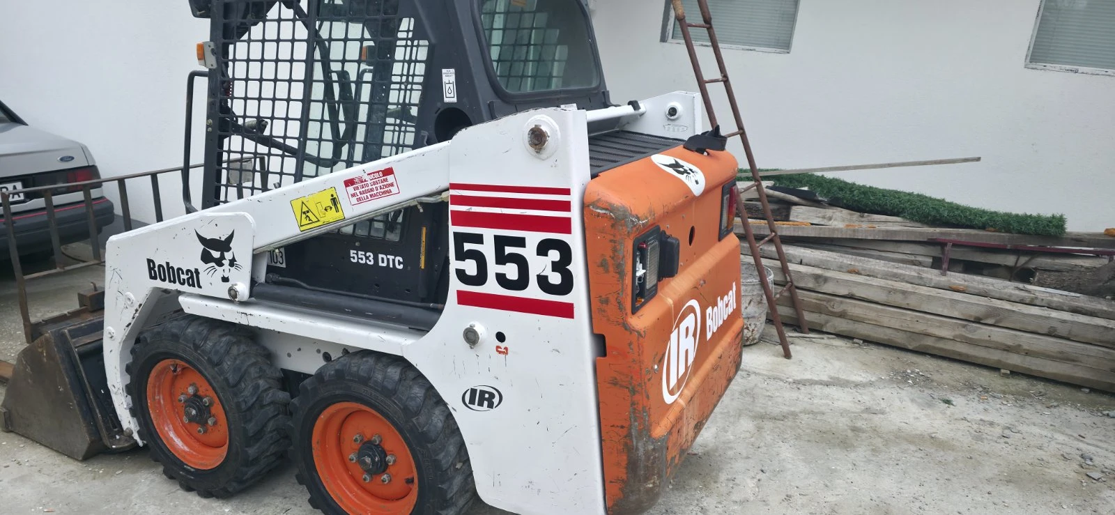 Мини челни товарачи Bobcat 2t. 