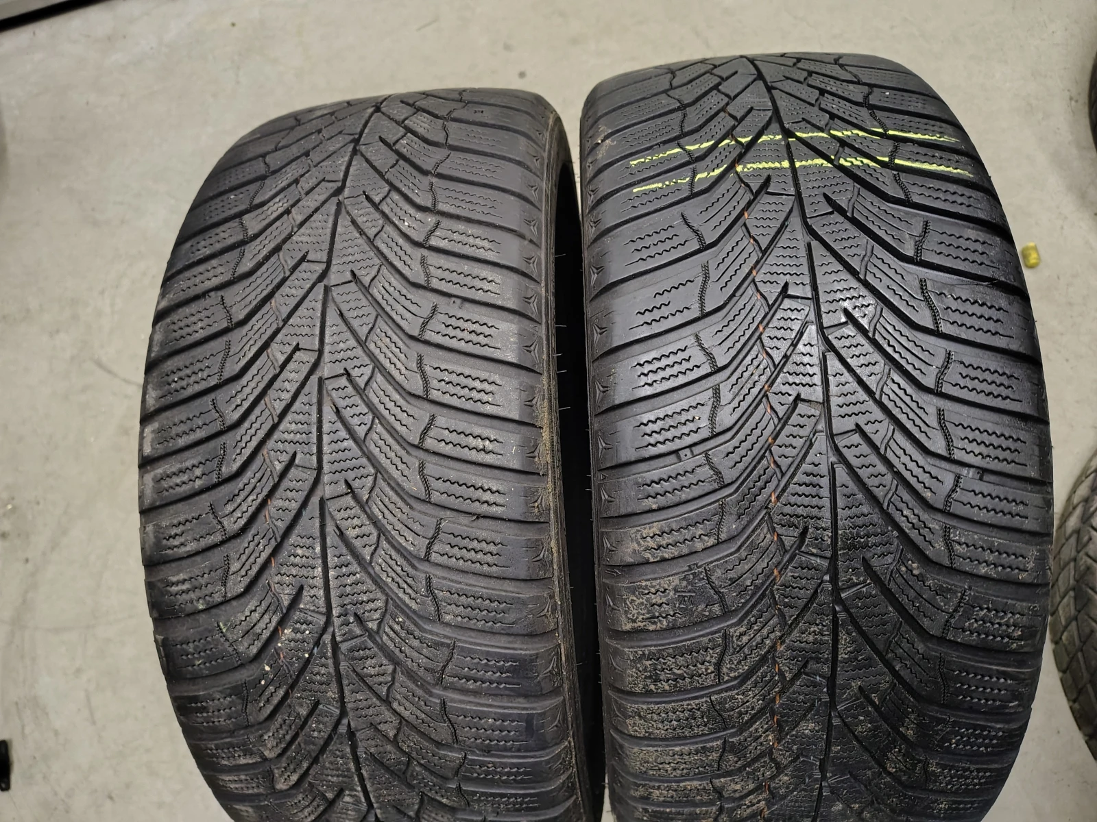 Гуми Зимни 225/40R18