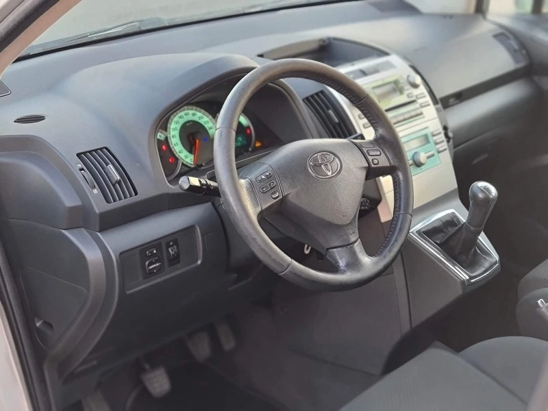 Toyota Corolla verso 2.2 , снимка 10 - Автомобили и джипове - 47089896