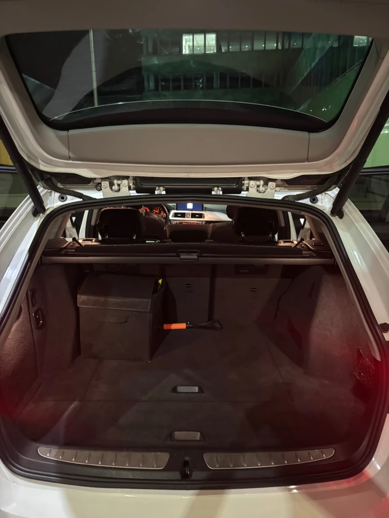 BMW 320 PANO, Keyless, START/STOP, CarPlay, снимка 12 - Автомобили и джипове - 52112356