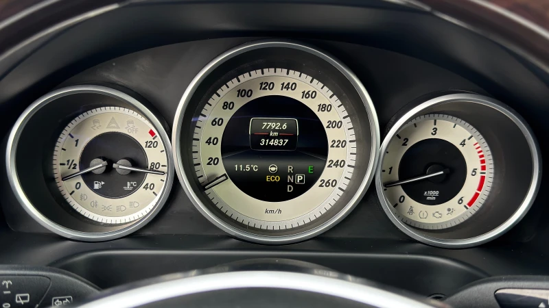 Mercedes-Benz E 350 CDI AMG 9G FULL, снимка 12 - Автомобили и джипове - 53386391