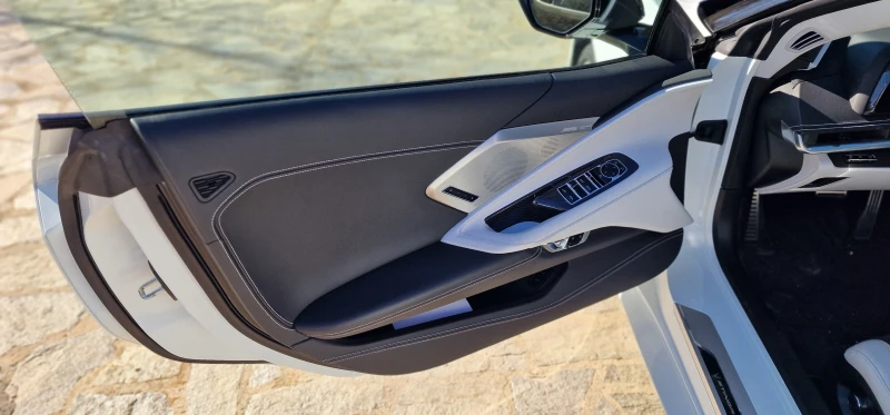 Chevrolet Corvette С8 3LT, снимка 8 - Автомобили и джипове - 53596563