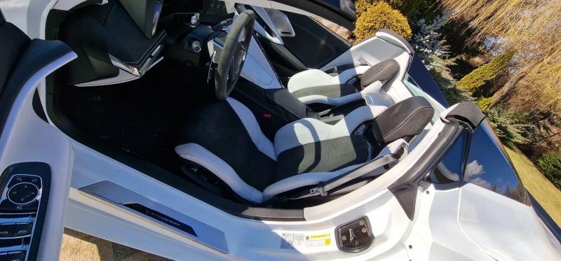 Chevrolet Corvette С8 3LT, снимка 16 - Автомобили и джипове - 53596563