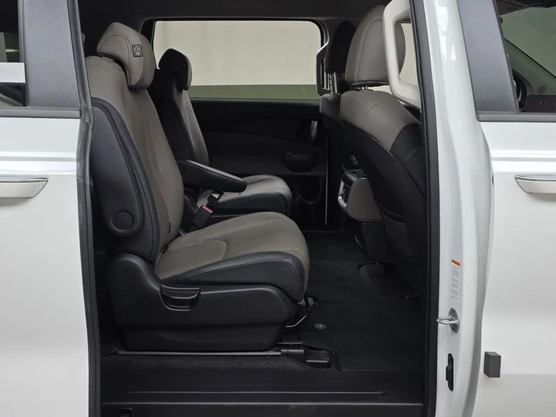 Kia Carnival 2.2 Automatic, снимка 11 - Автомобили и джипове - 55848300