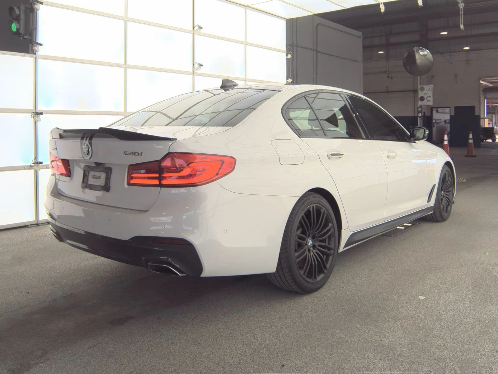 BMW 540 I xDrive (M-Pack) Обдух* H/K* Масаж* Head-Up*  - изображение 4