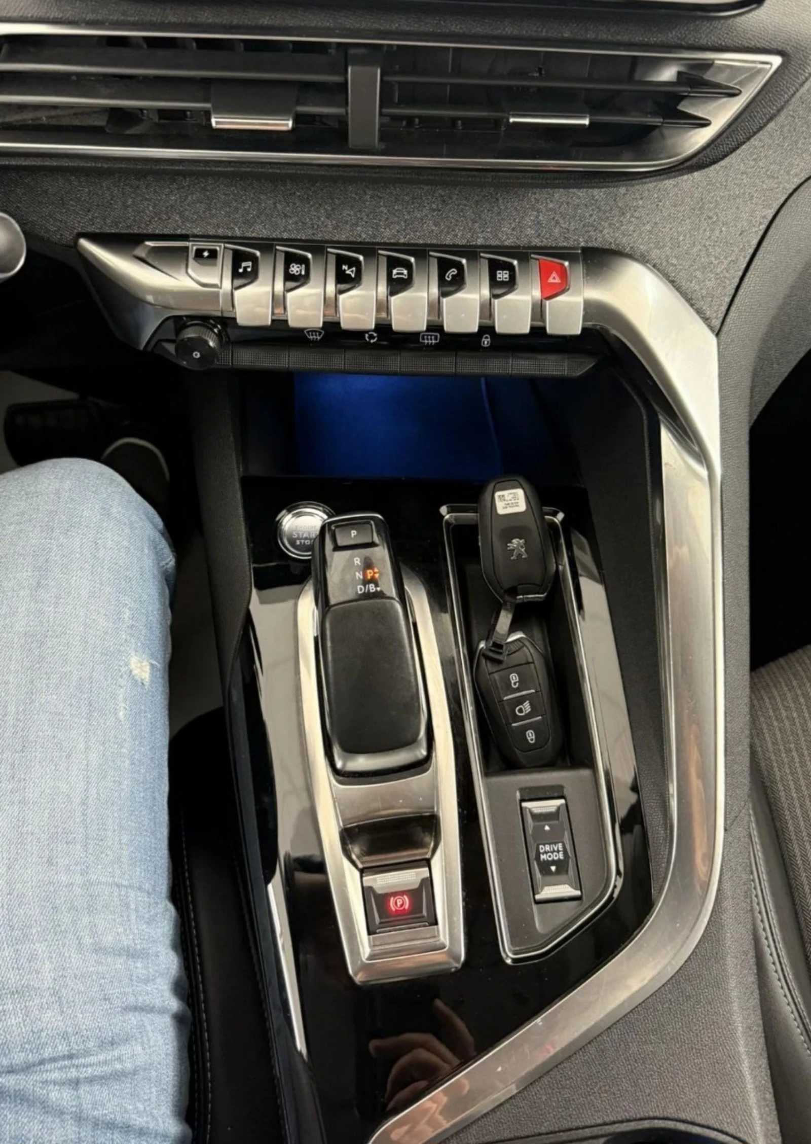 Peugeot 3008 1, 6 Plug-in Hybrid 225 Allure Pack.Kamera.Navi - изображение 9