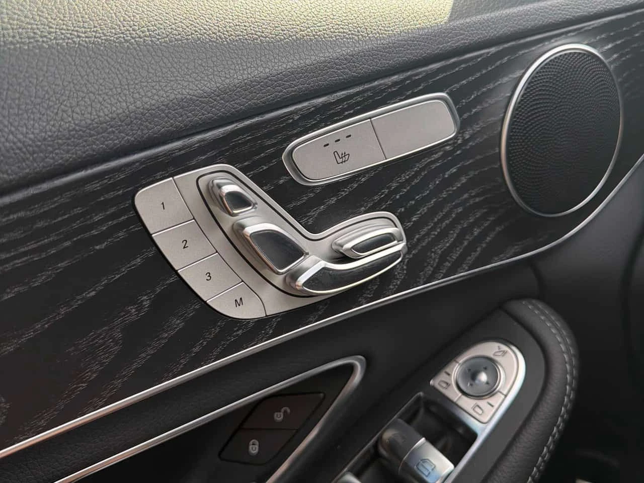 Mercedes-Benz C 300 /CAMERA/ПОДГРЕВИ, снимка 15 - Автомобили и джипове - 53956547