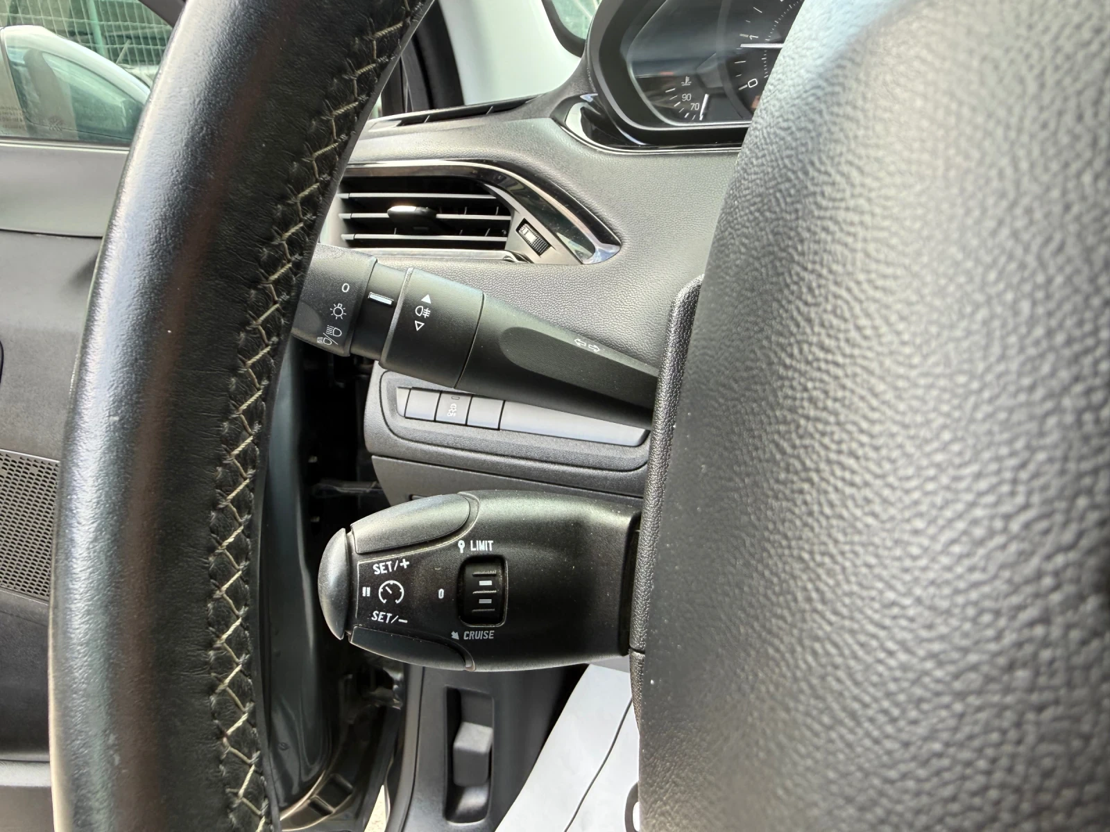 Peugeot 208 1.4-BLUEHDI-EURO-6B-123.000km-LED-TOP-NEW, снимка 12 - Автомобили и джипове - 54515467