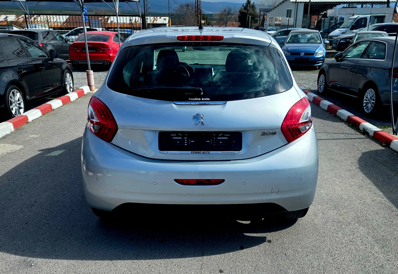 Peugeot 208 1.2/66000 хиляди, снимка 4 - Автомобили и джипове - 54578534
