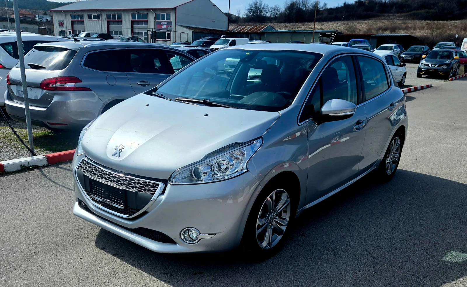 Peugeot 208 1.2/66000 хиляди, снимка 2 - Автомобили и джипове - 54578534