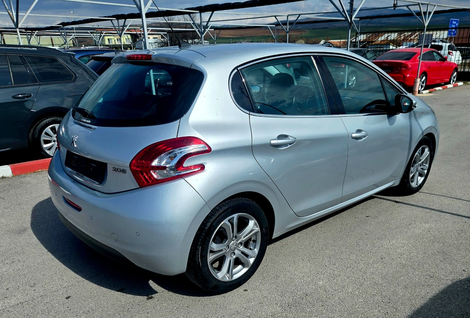 Peugeot 208 1.2/66000 хиляди, снимка 5 - Автомобили и джипове - 54578534