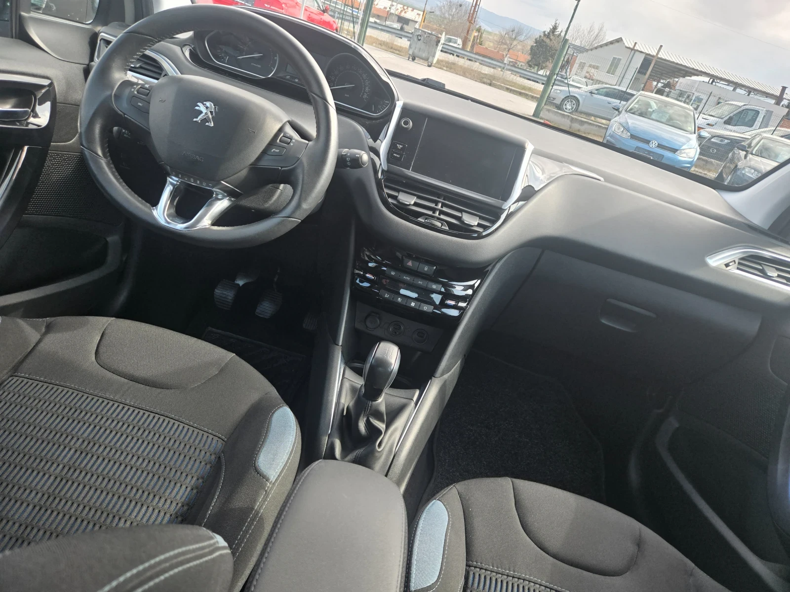 Peugeot 208 1.2/66000 хиляди, снимка 12 - Автомобили и джипове - 54578534