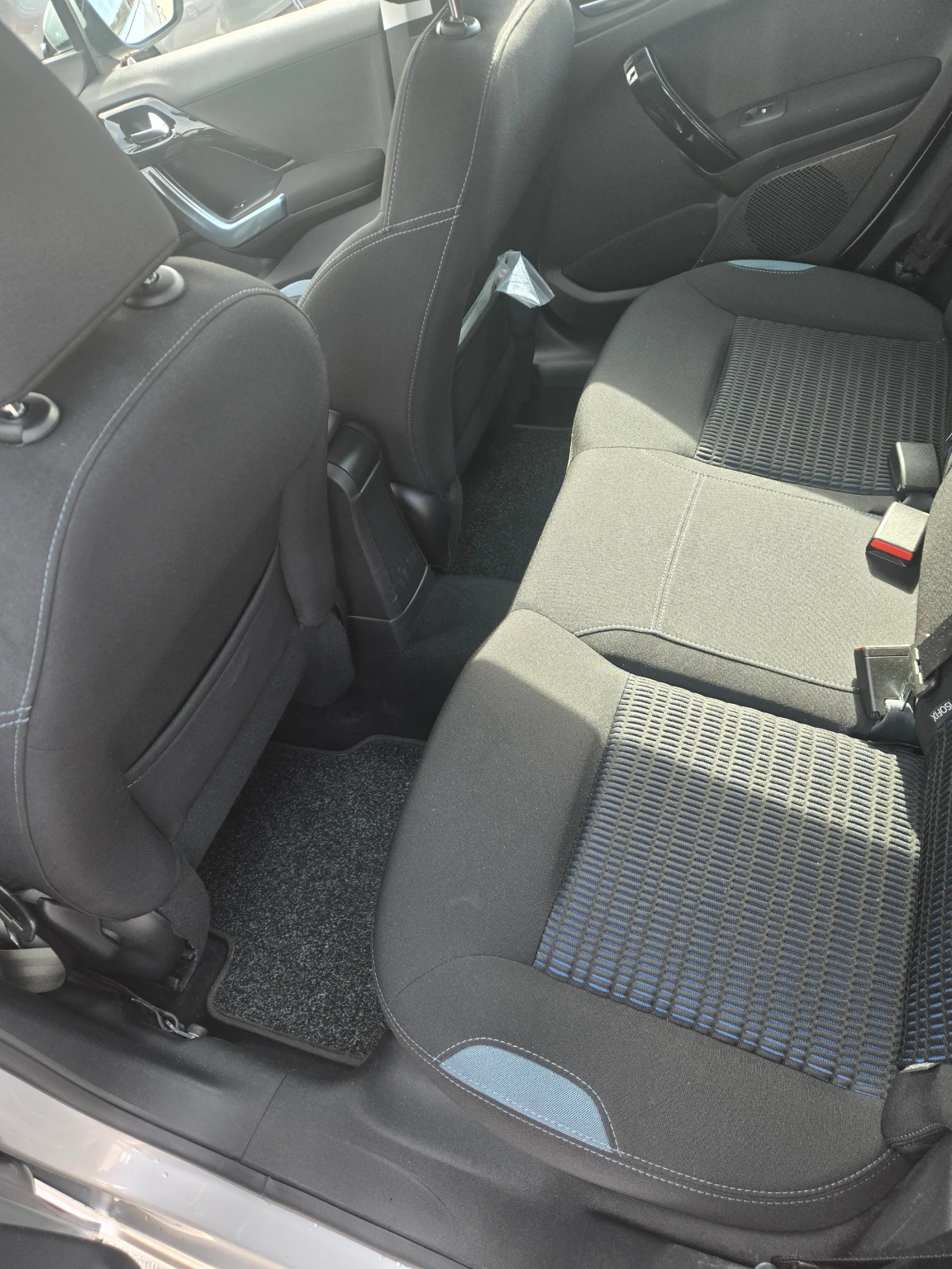 Peugeot 208 1.2/66000 хиляди, снимка 11 - Автомобили и джипове - 54578534