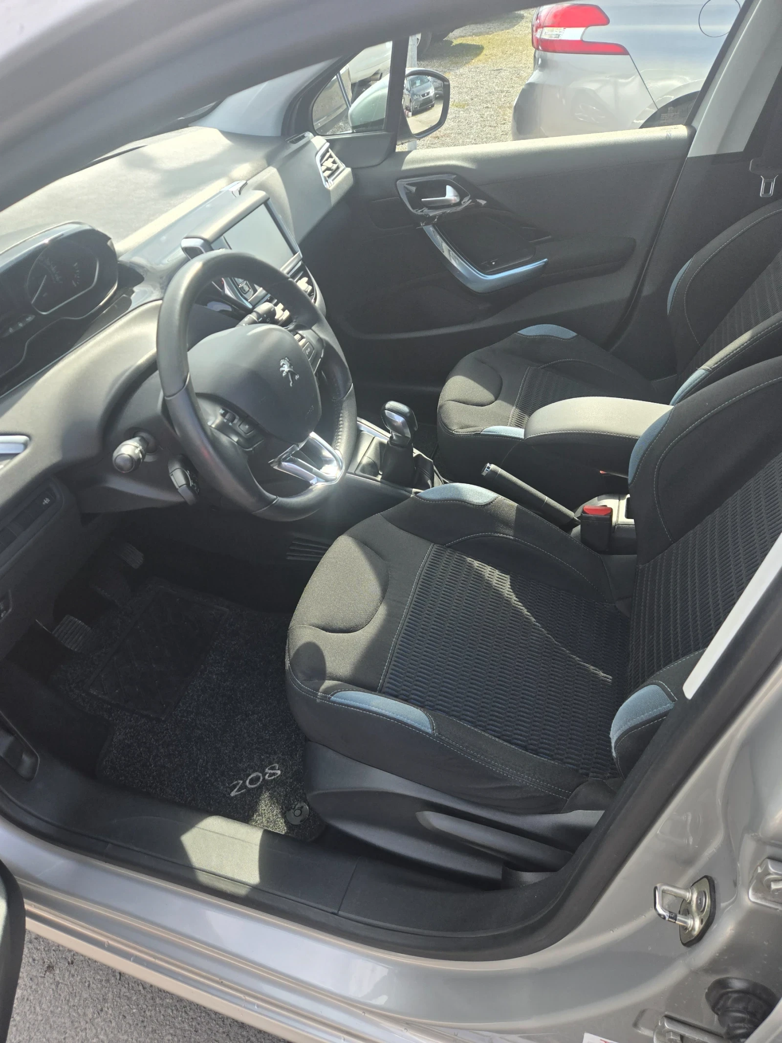 Peugeot 208 1.2/66000 хиляди, снимка 10 - Автомобили и джипове - 54578534