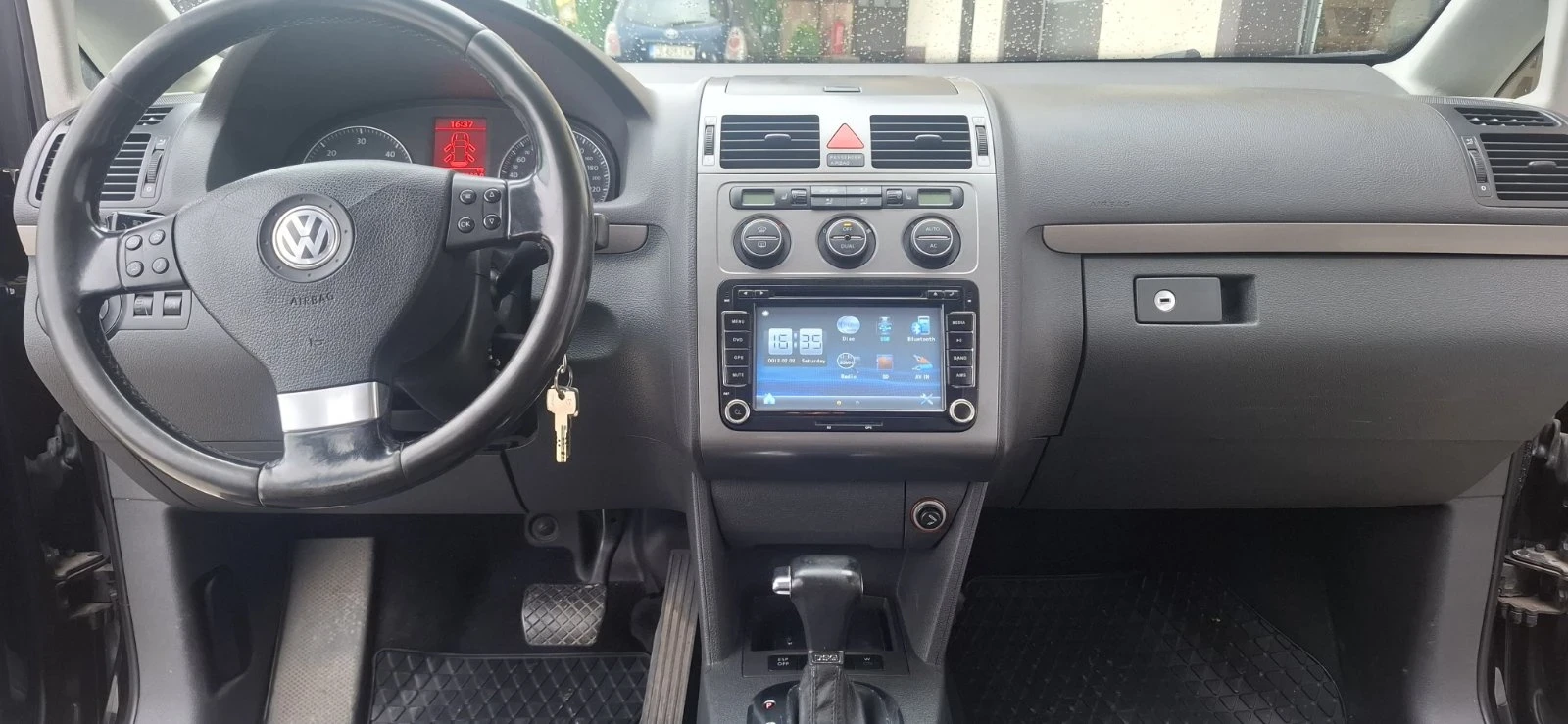 VW Touran Cross, снимка 8 - Автомобили и джипове - 54622288