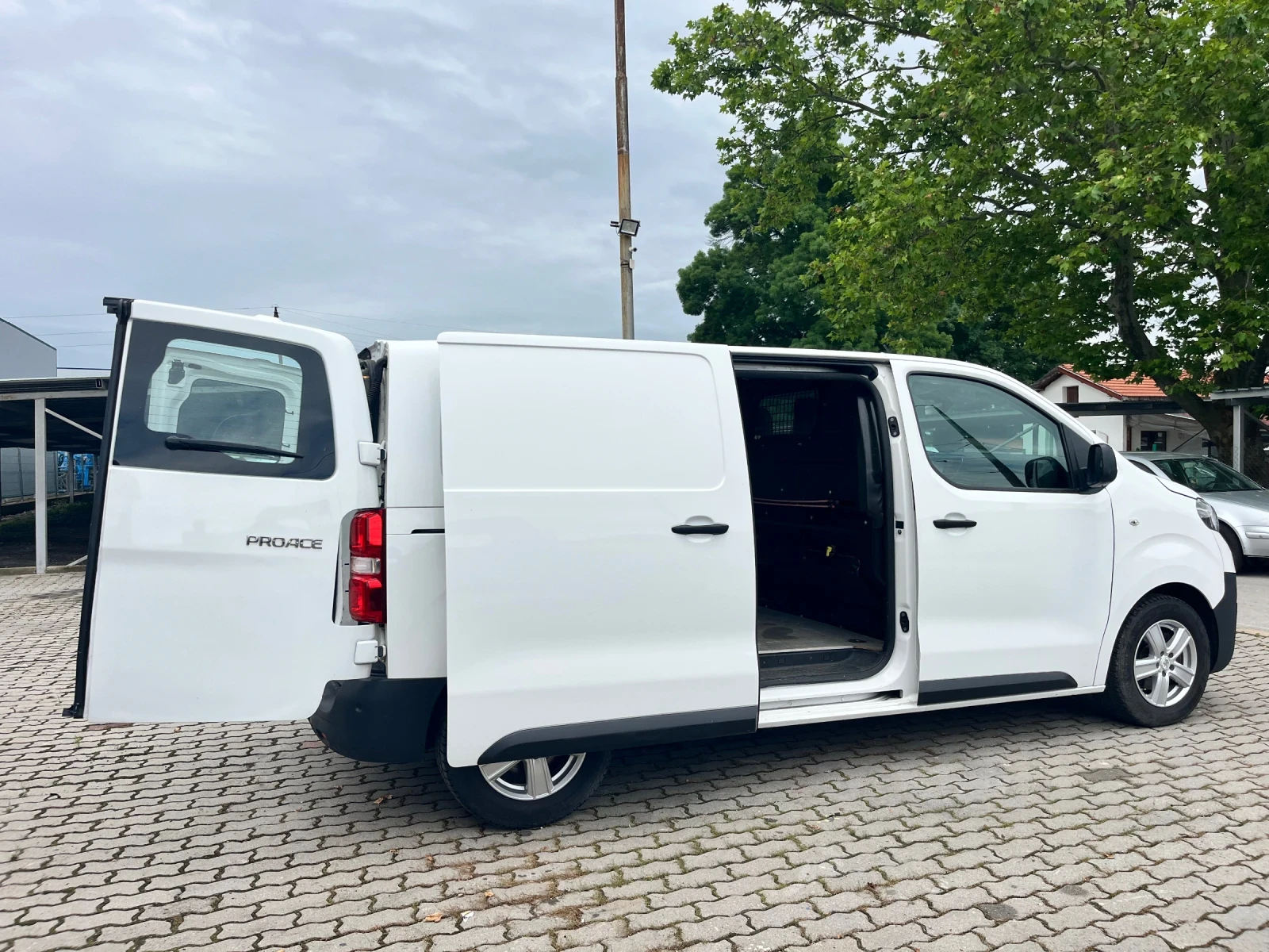 Toyota Proace City Нов внос, снимка 7 - Автомобили и джипове - 54898158