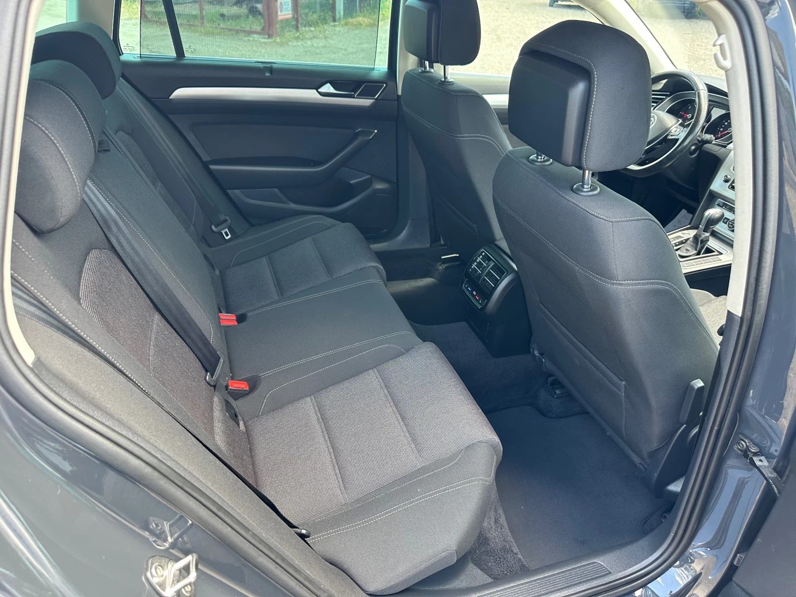 VW Passat 2.0tdi, DSG, Navigation, Distronic!, снимка 14 - Автомобили и джипове - 55042931