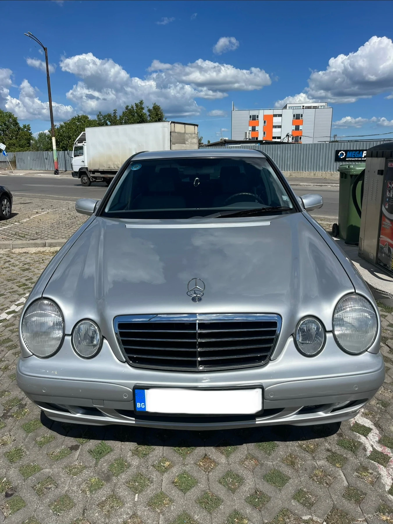 Mercedes-Benz E 240