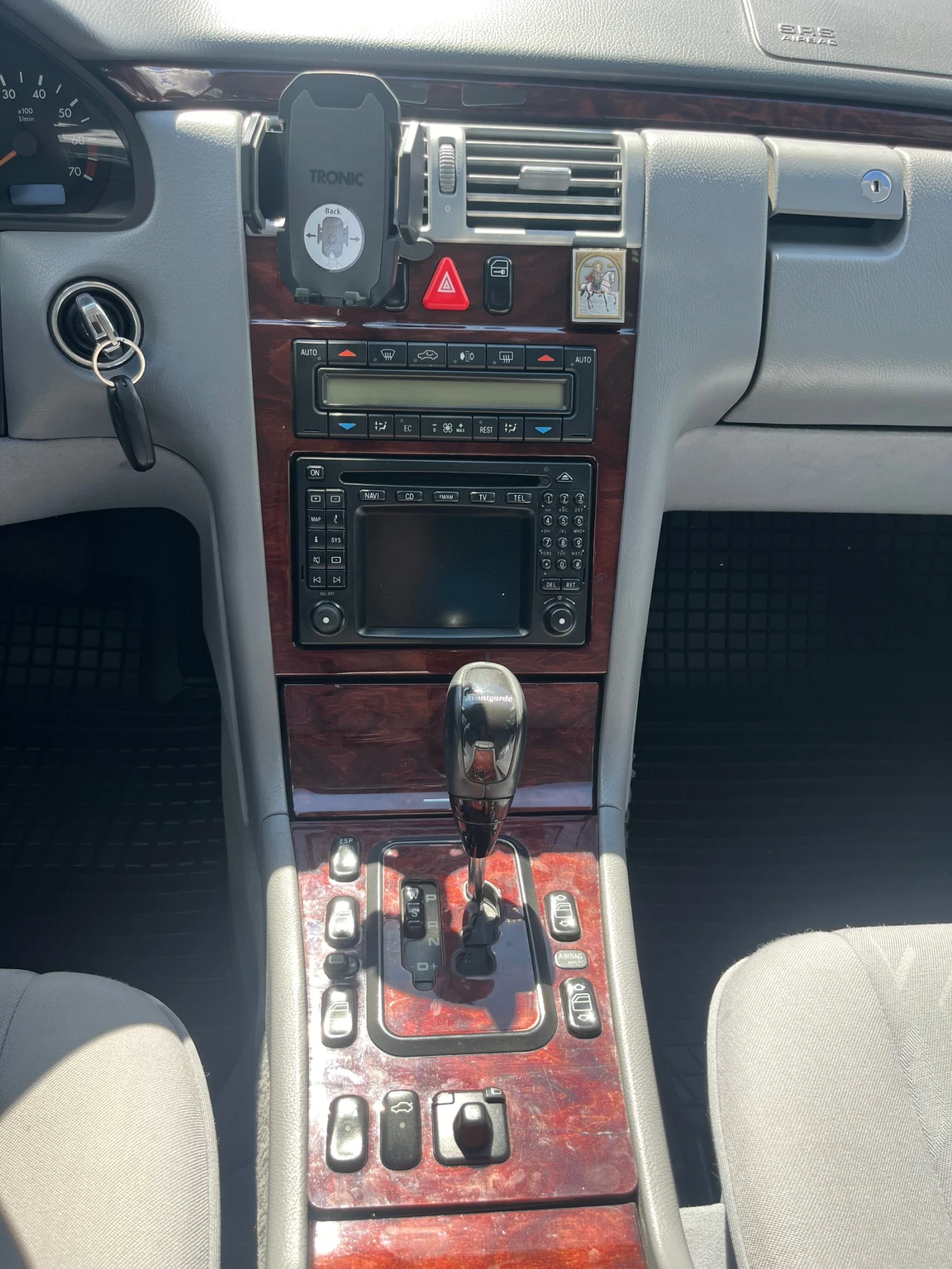 Mercedes-Benz E 240, снимка 6 - Автомобили и джипове - 55955293