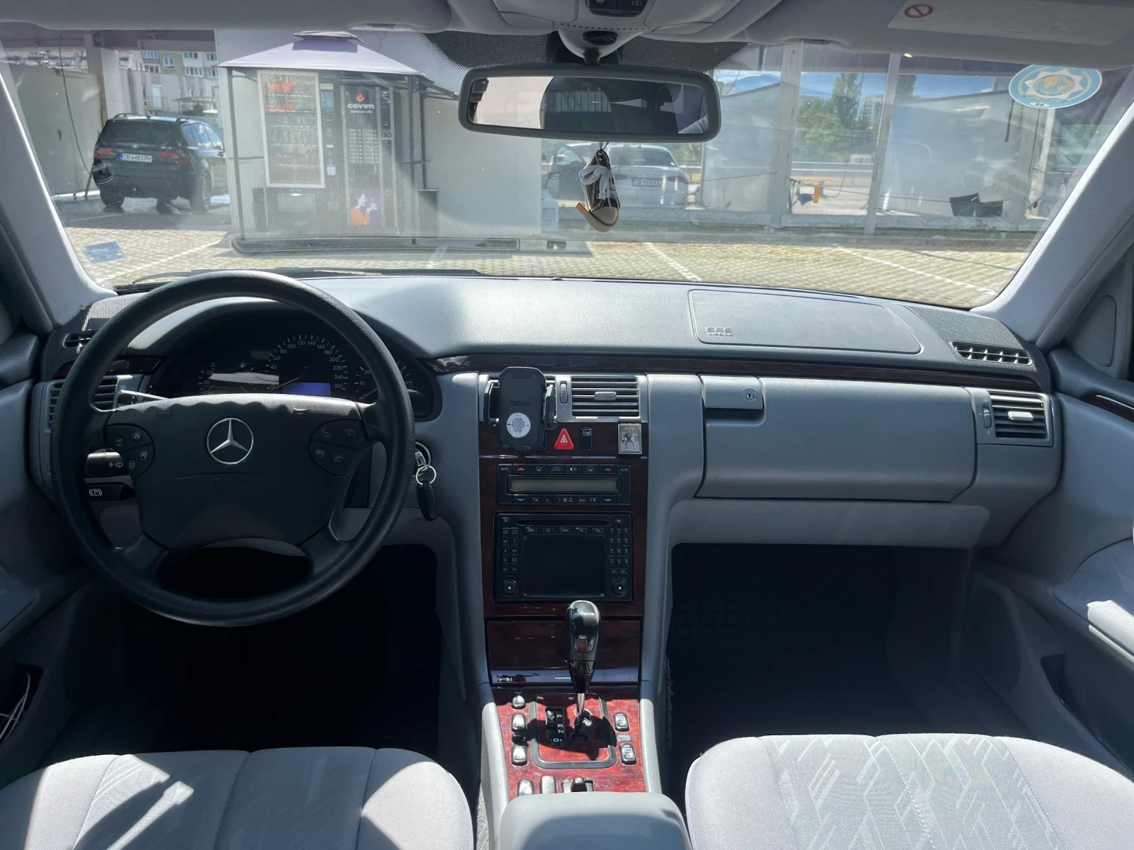 Mercedes-Benz E 240, снимка 5 - Автомобили и джипове - 55955293