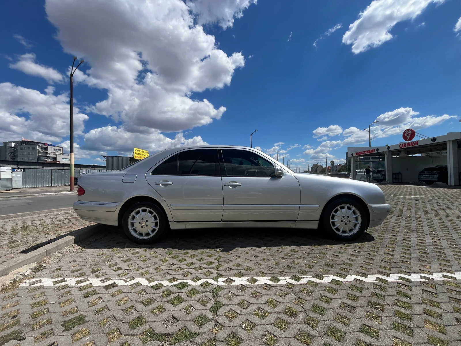 Mercedes-Benz E 240, снимка 2 - Автомобили и джипове - 55955293