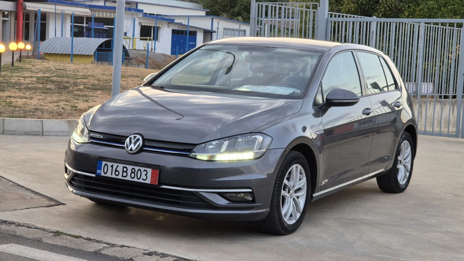 VW Golf 1.4i ФЕЙСЛИФТ* ПЕРФЕКТНА* , снимка 3 - Автомобили и джипове - 56065056
