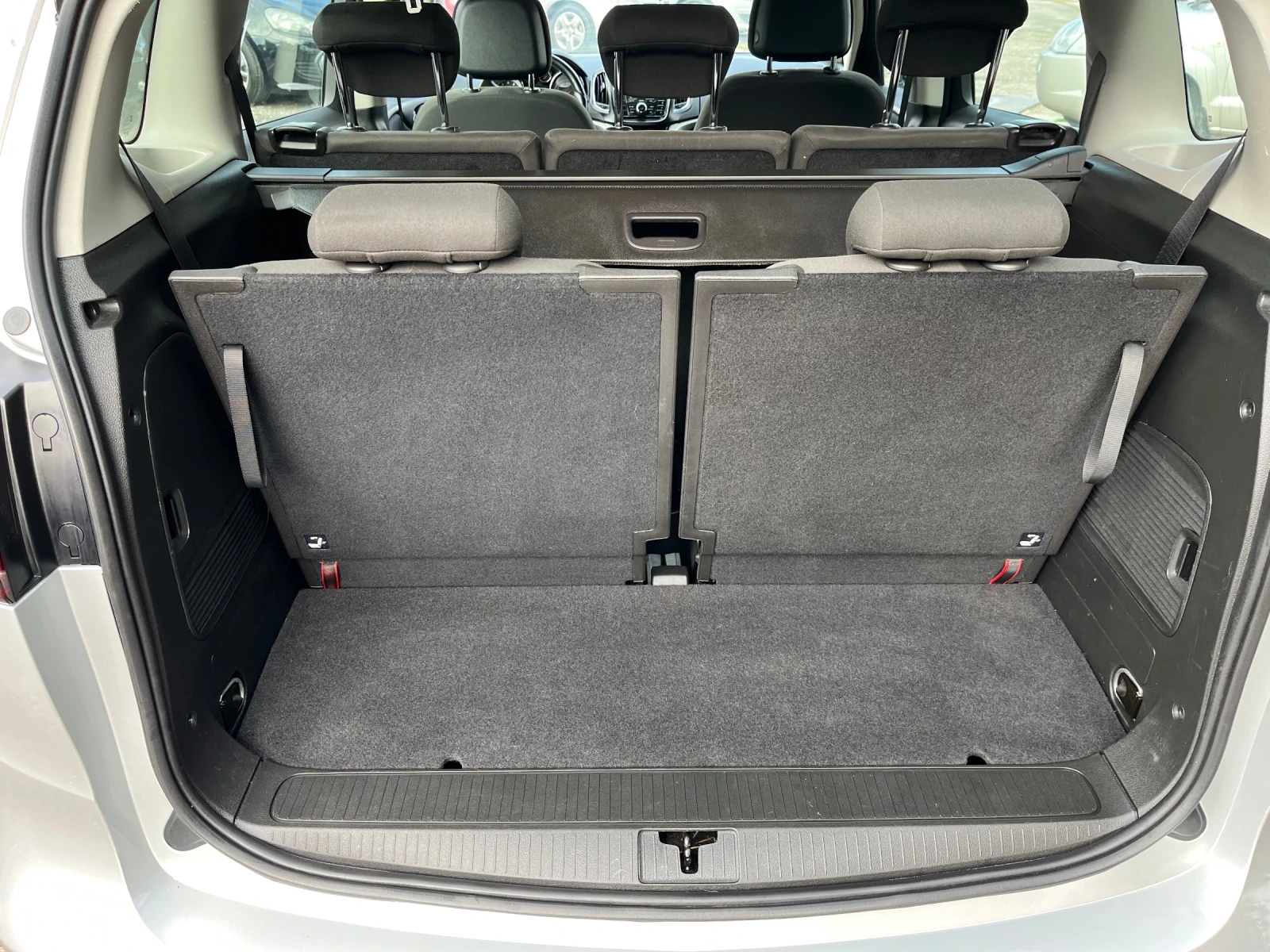 Opel Zafira 1.4 TURBO, снимка 13 - Автомобили и джипове - 56215504