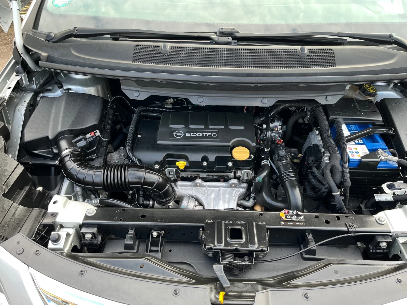 Opel Zafira 1.4 TURBO, снимка 14 - Автомобили и джипове - 56215504