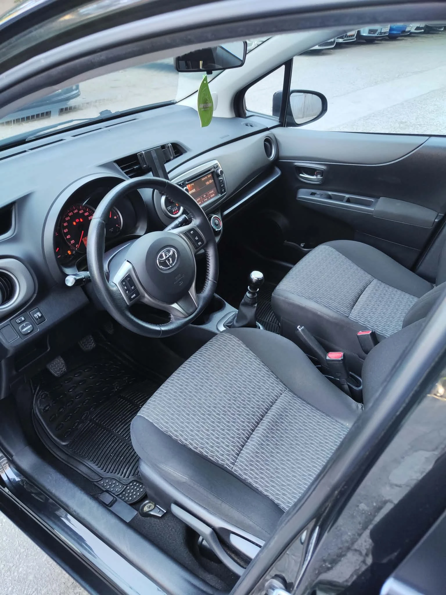 Toyota Yaris 1.33, снимка 12 - Автомобили и джипове - 56362881