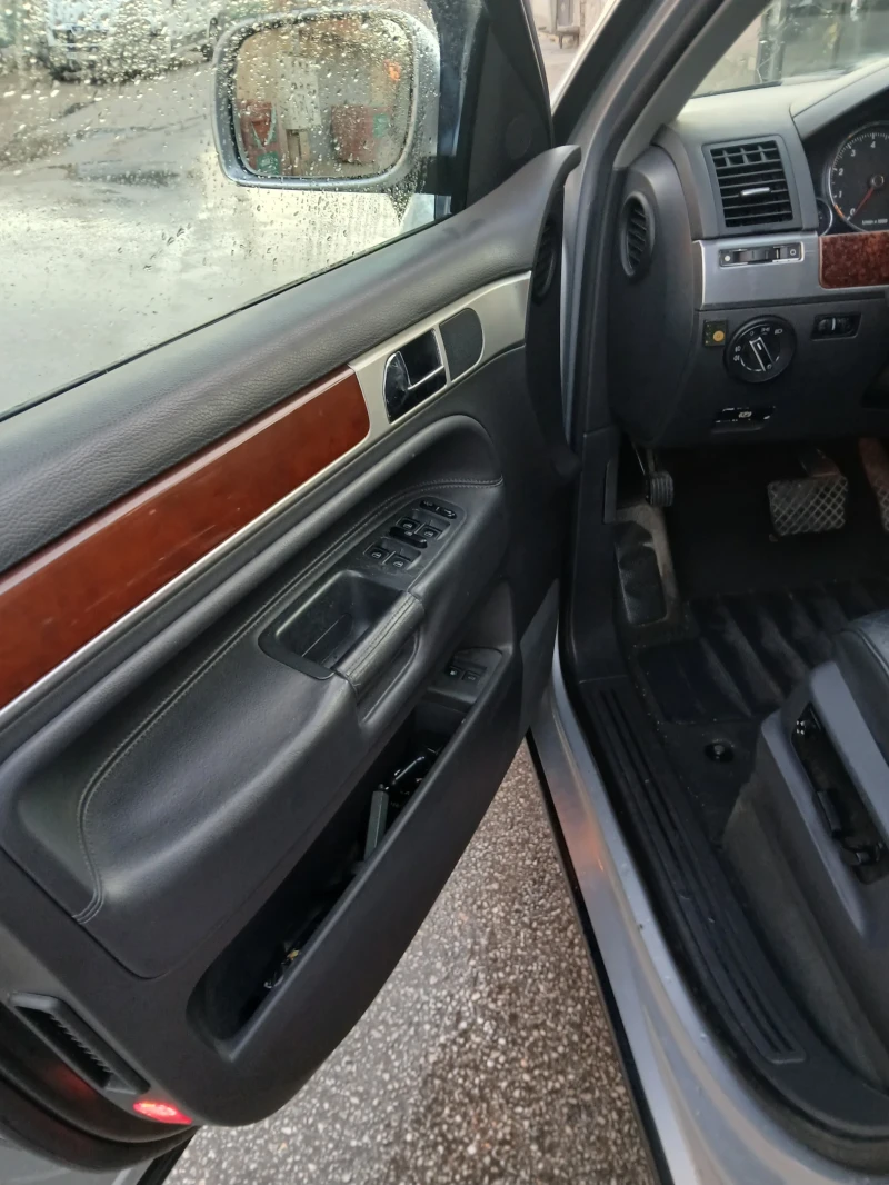 VW Touareg 3.2, снимка 10 - Автомобили и джипове - 49123404