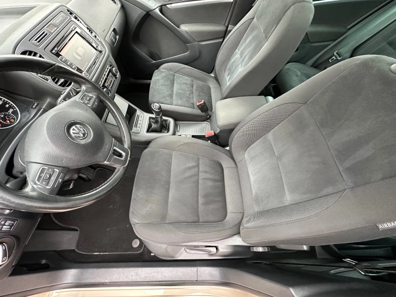 VW Tiguan 2.0TDI* PANORAMA* TOP, снимка 10 - Автомобили и джипове - 49316839