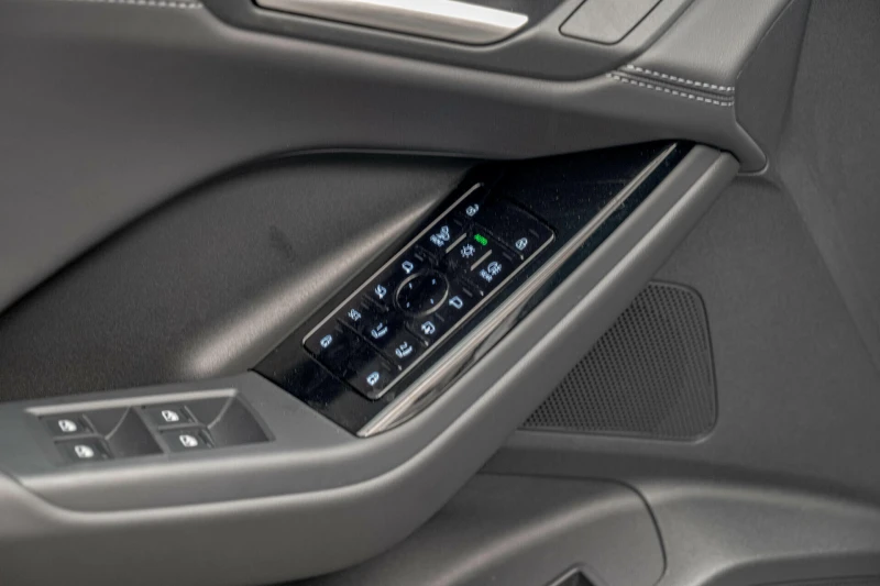 Audi Q6 100kWh/Quattro/Sline/Камера 360/Distronic/, снимка 9 - Автомобили и джипове - 51620754