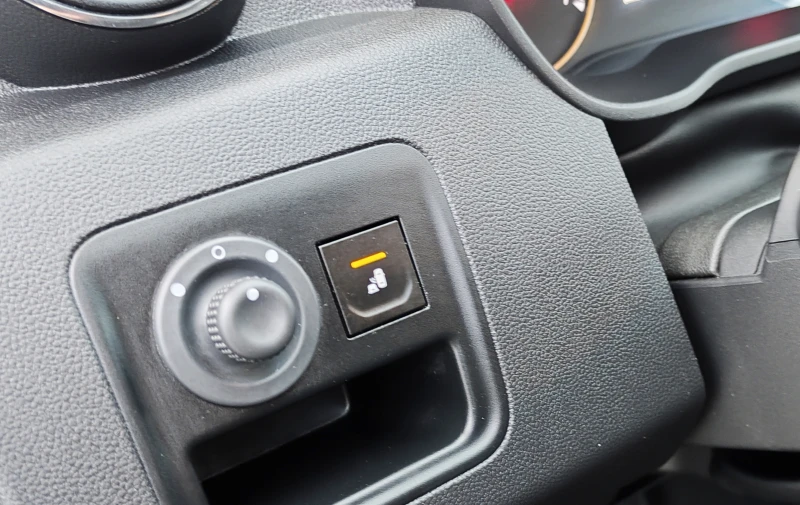 Dacia Duster 1.5 DCI EURO 6B, снимка 12 - Автомобили и джипове - 51913661