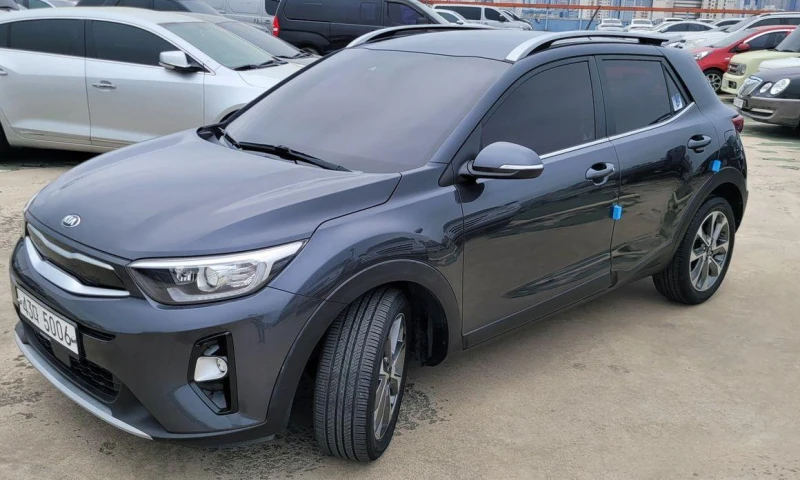 Kia Stonic Diesel 1.6 Trendy * НАЙ-ДОБРА ЦЕНА В БЪЛГАРИЯ* , снимка 4 - Автомобили и джипове - 52112055