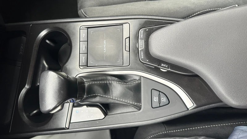 Lexus UX 250h 2.0 Hybrid, Гаранция, снимка 16 - Автомобили и джипове - 52721455