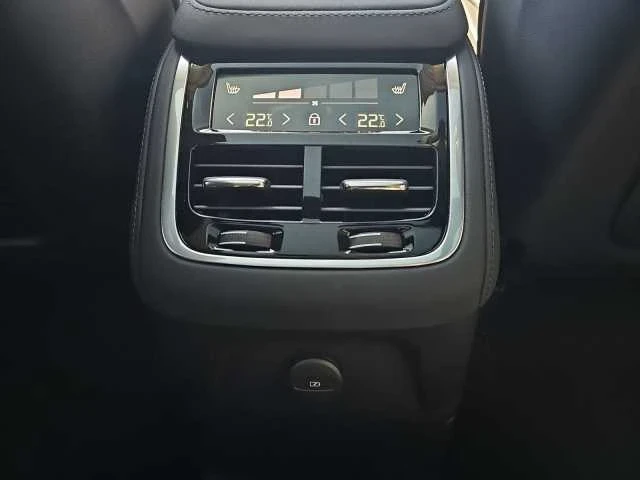 Volvo Xc90 T8* AWD* PLUG-IN HYBRID* DARK* 7S* H&K* ГАРАНЦИЯ, снимка 14 - Автомобили и джипове - 53295619