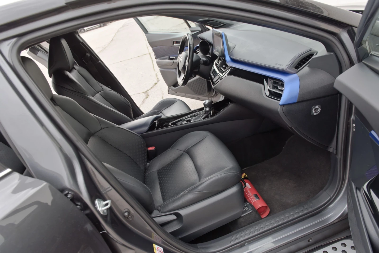 Toyota C-HR 1.8 Hybrid, снимка 15 - Автомобили и джипове - 54209699