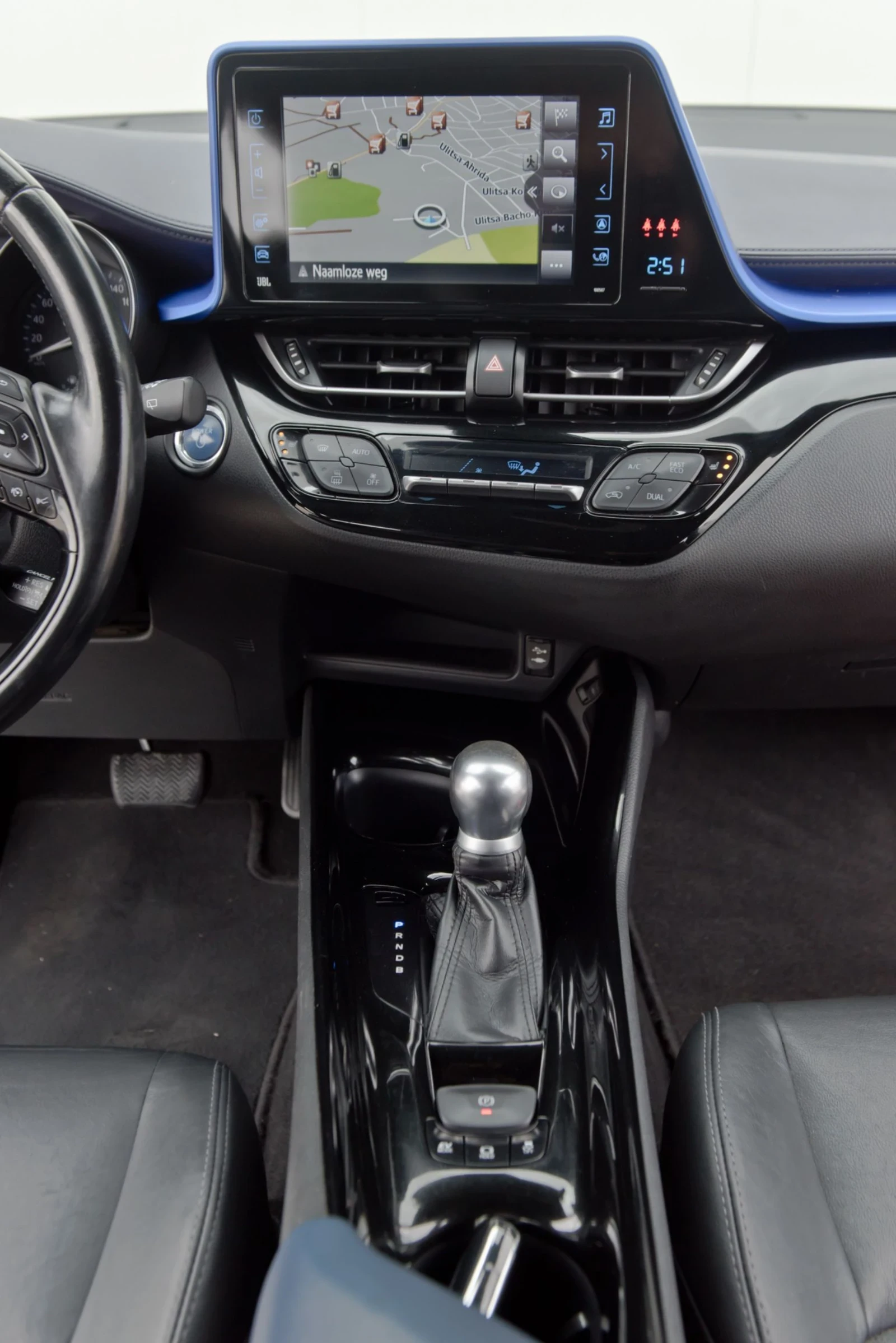 Toyota C-HR 1.8 Hybrid, снимка 11 - Автомобили и джипове - 54209699