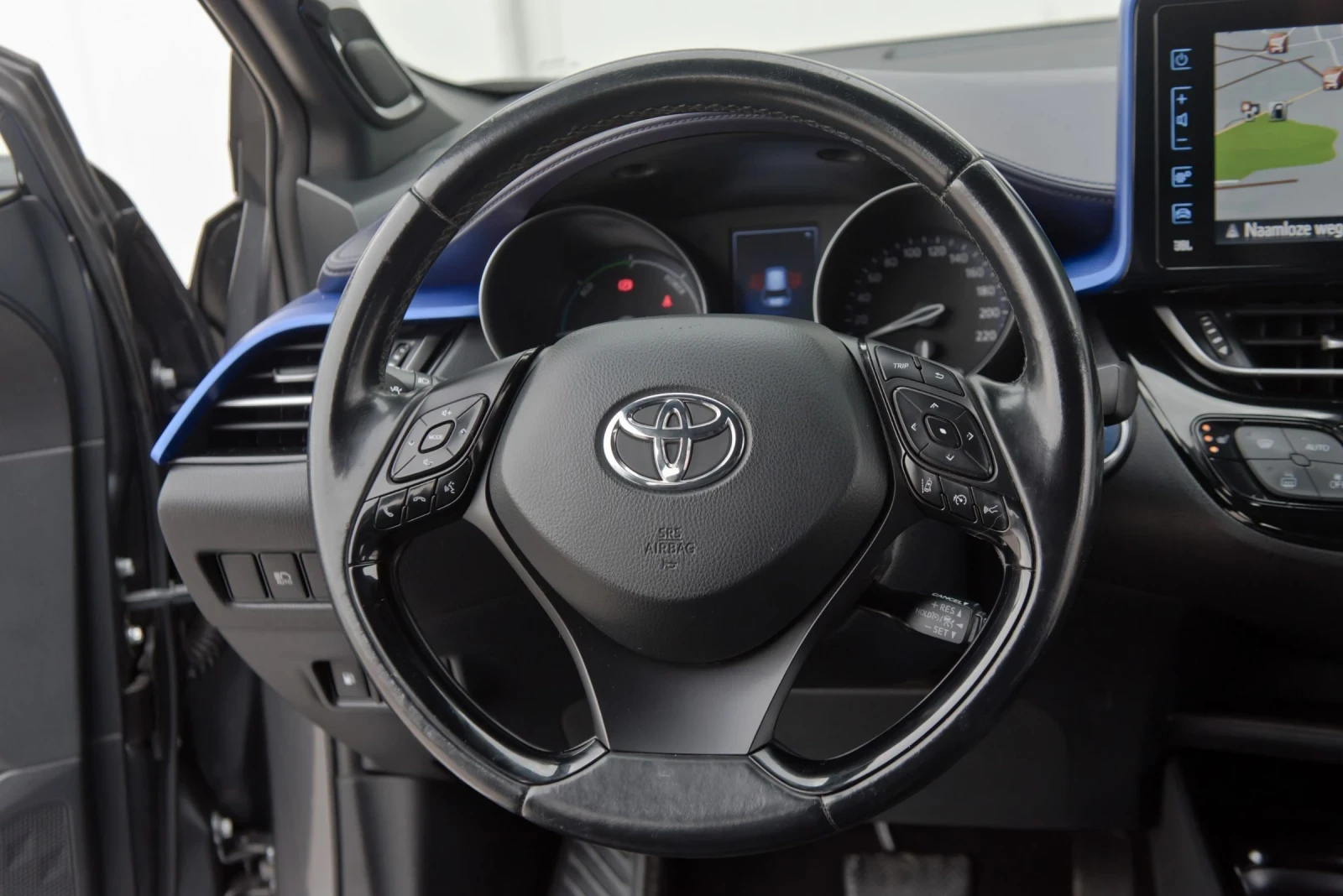 Toyota C-HR 1.8 Hybrid, снимка 10 - Автомобили и джипове - 54209699