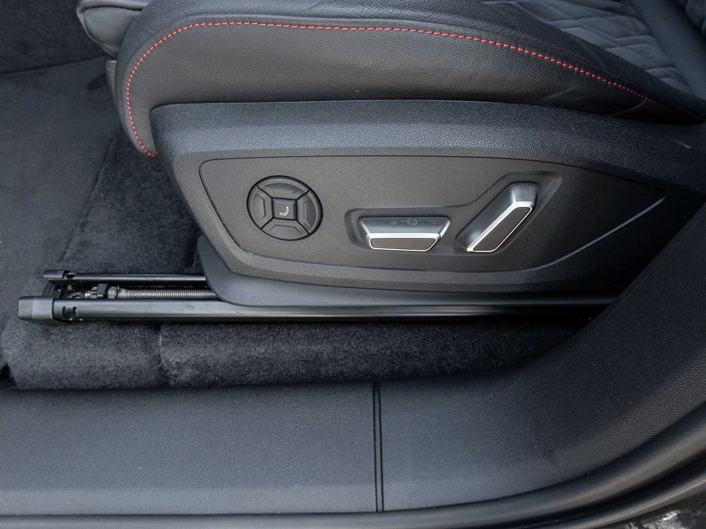 Audi Q6 E-TRON* PERFORMANCE* PANO* 360* B&O* , снимка 13 - Автомобили и джипове - 54229183