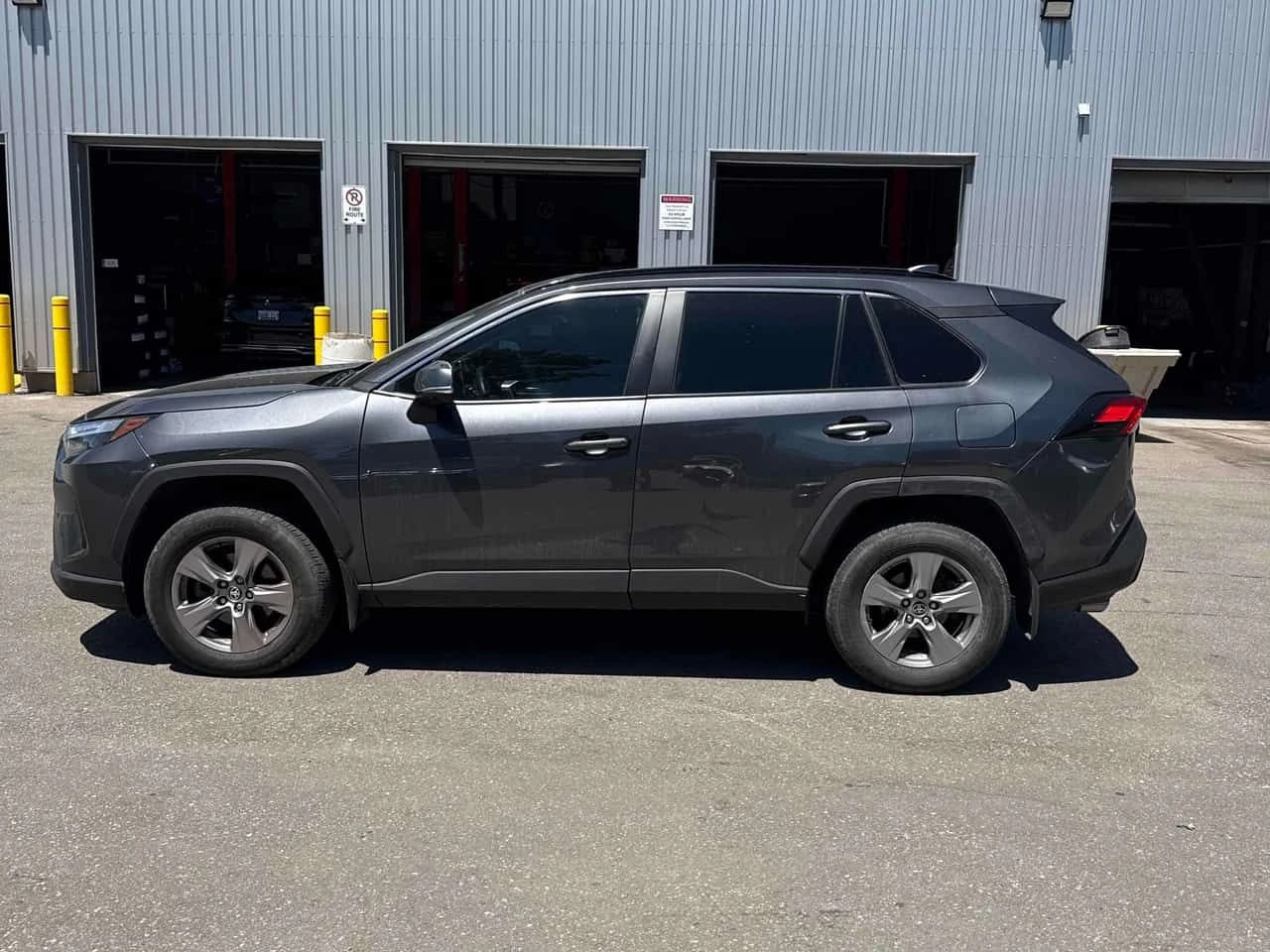 Toyota Rav4 * XLE * АВТОКРЕДИТ * ОТ ПРЕДСТАВИТЕЛСТО, снимка 3 - Автомобили и джипове - 54831271