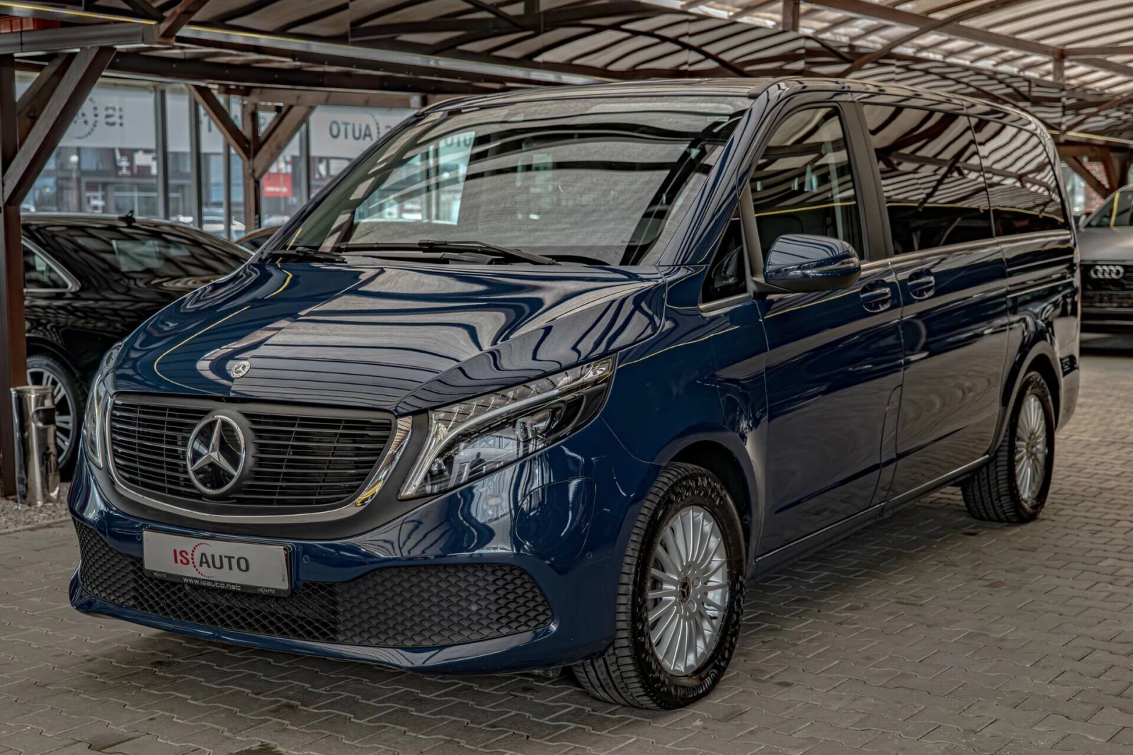 Mercedes-Benz EQV 300/LONG/Avantgarde Line/PDC/Thermotronic/100kWh, снимка 3 - Автомобили и джипове - 54896611