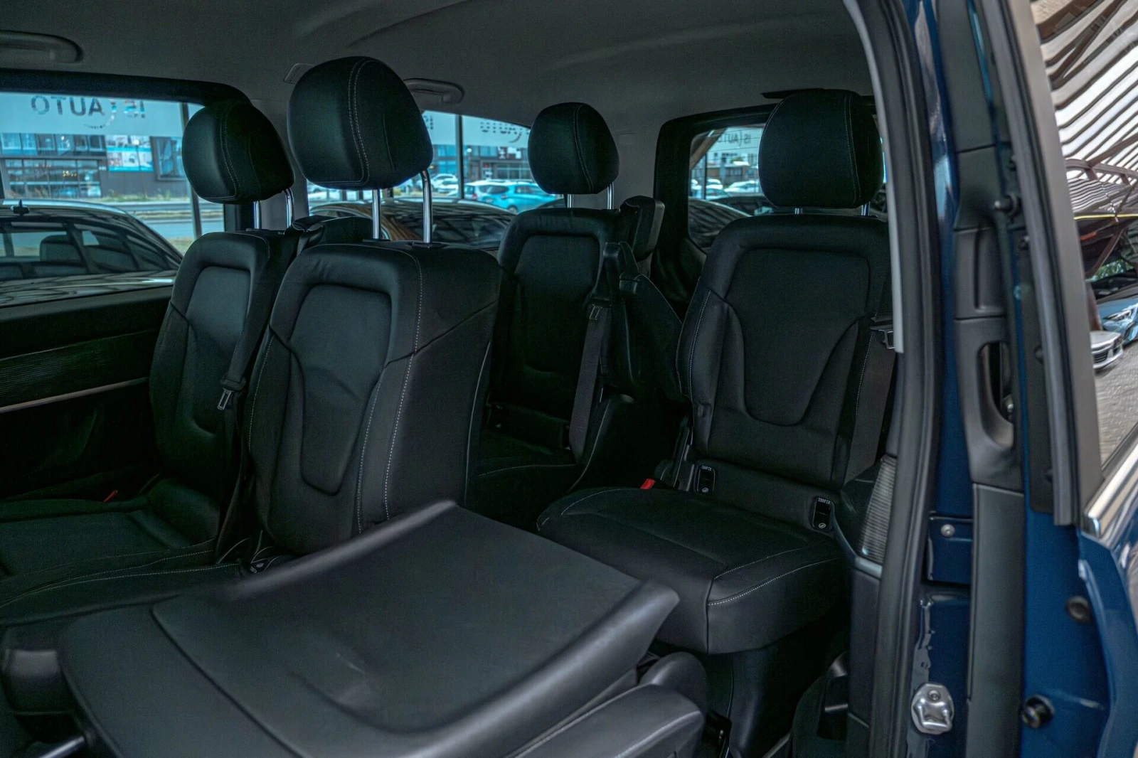 Mercedes-Benz EQV 300/LONG/Avantgarde Line/PDC/Thermotronic/100kWh, снимка 9 - Автомобили и джипове - 54896611