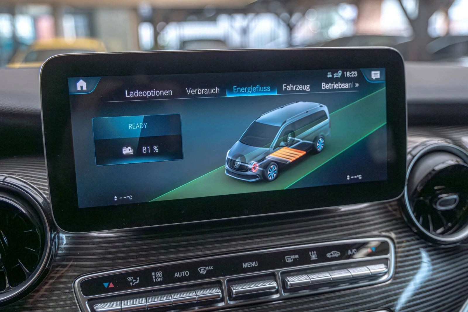 Mercedes-Benz EQV 300/LONG/Avantgarde Line/PDC/Thermotronic/100kWh, снимка 12 - Автомобили и джипове - 54896611