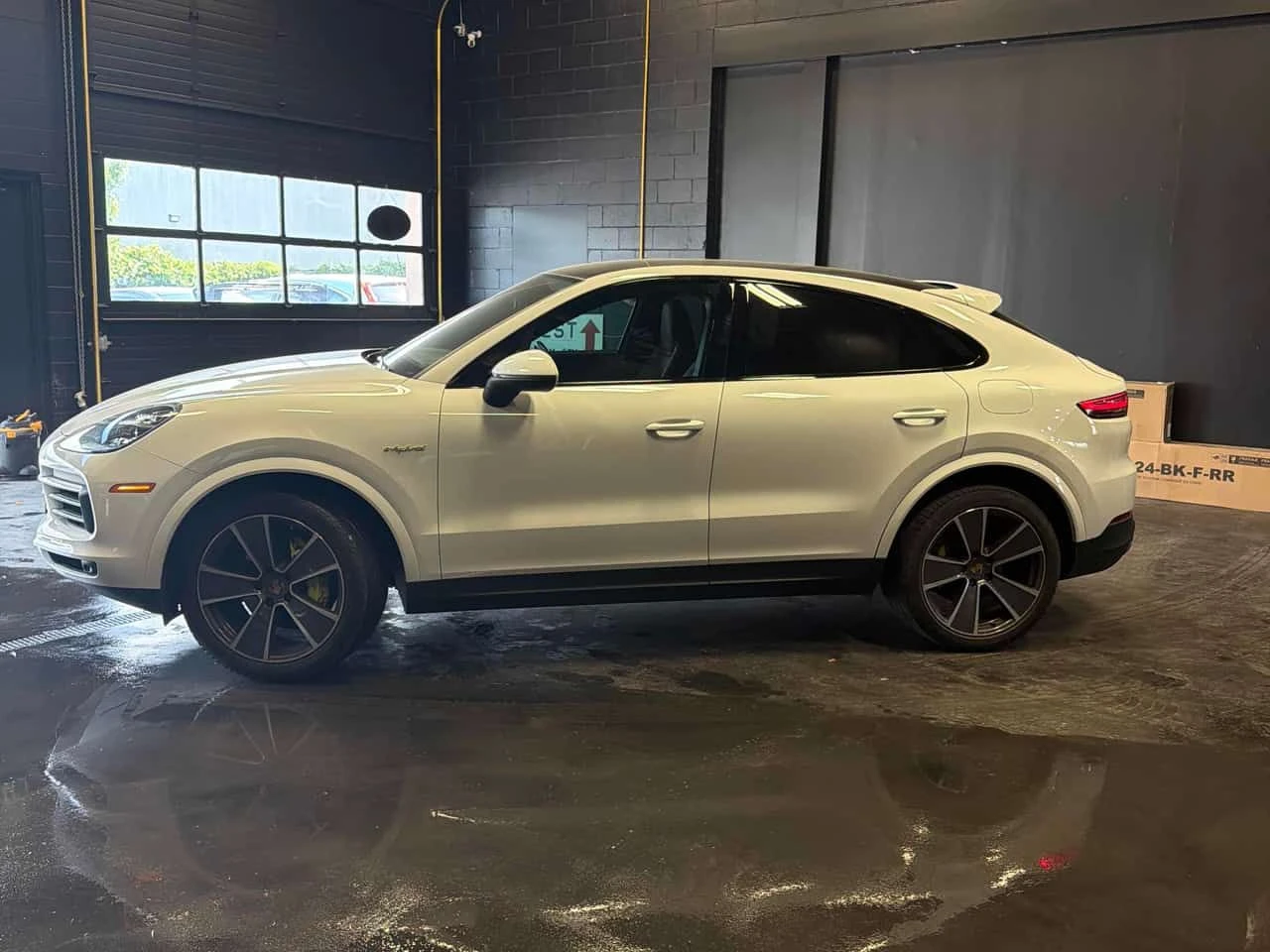 Porsche Cayenne * E Hybrid * CARFAX * ЦЕНА ДО БГ, снимка 2 - Автомобили и джипове - 55187685