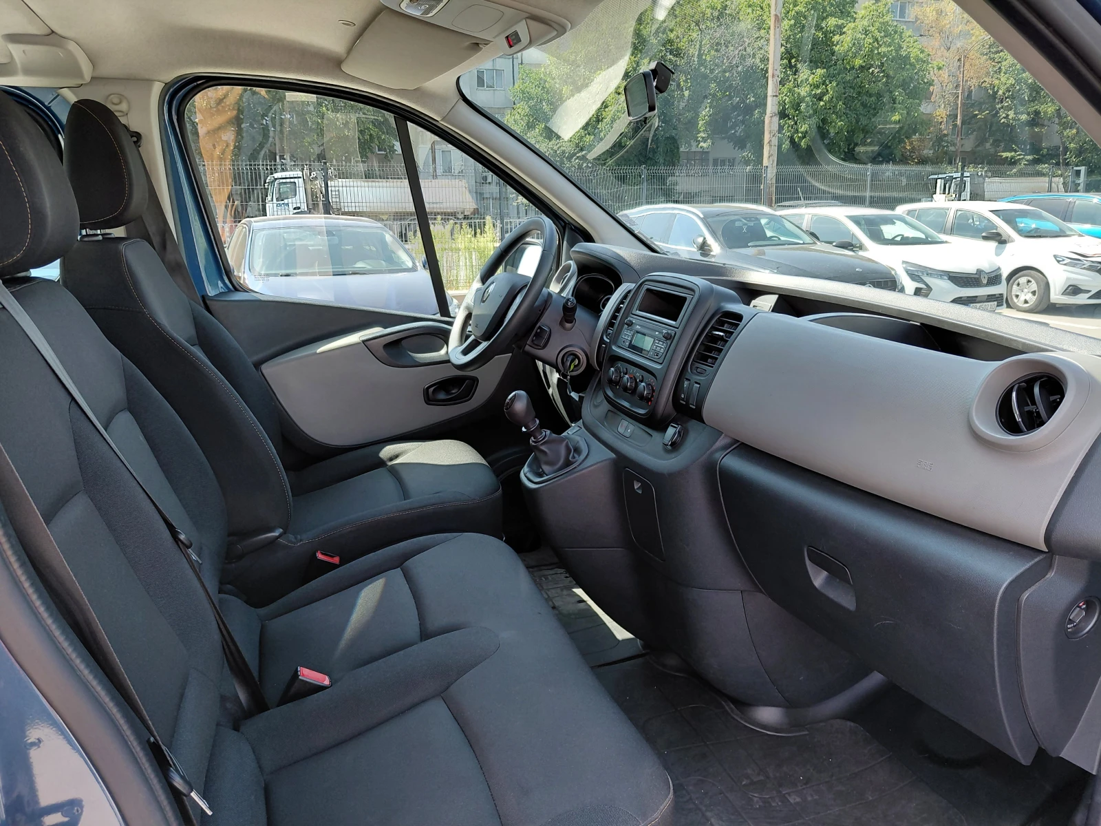 Renault Trafic 1.6 dCi/120к.с/Life L1H1 8+ 1 места, снимка 12 - Бусове и автобуси - 55638644